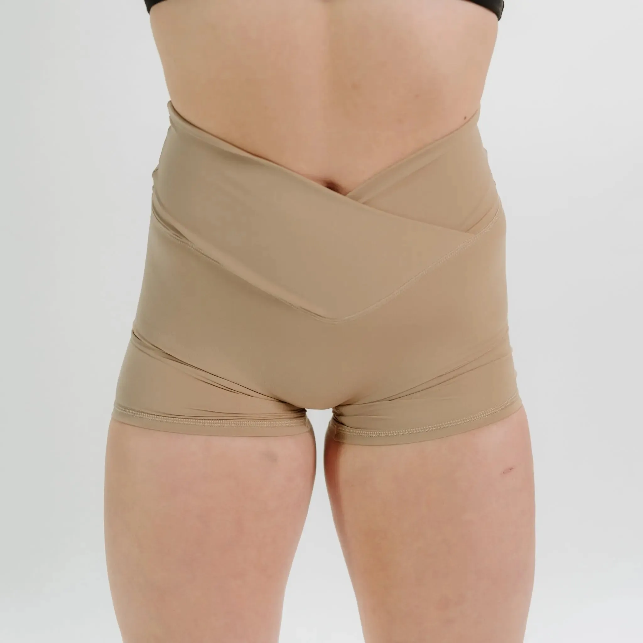 ENDURANCE V-WAIST SHORTS 5.5"