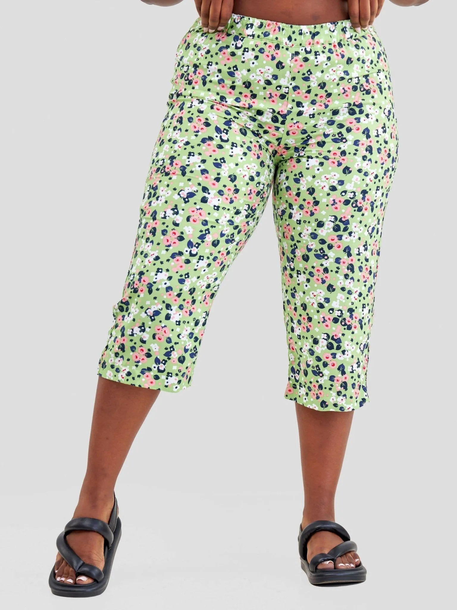 Hessed Flowered Capri Pants - Green