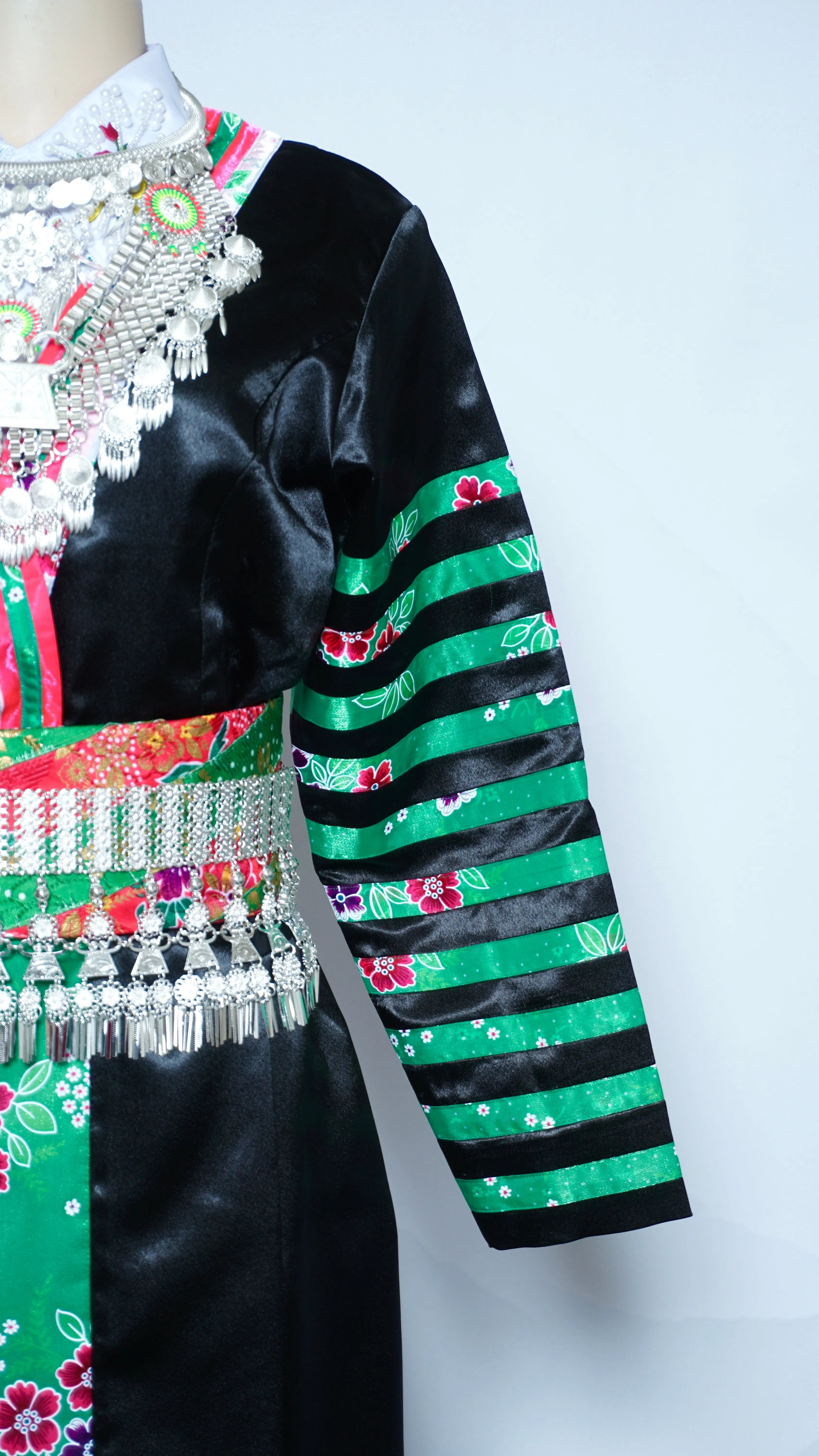 Hmong Txaij Green Floral Outfit (40")