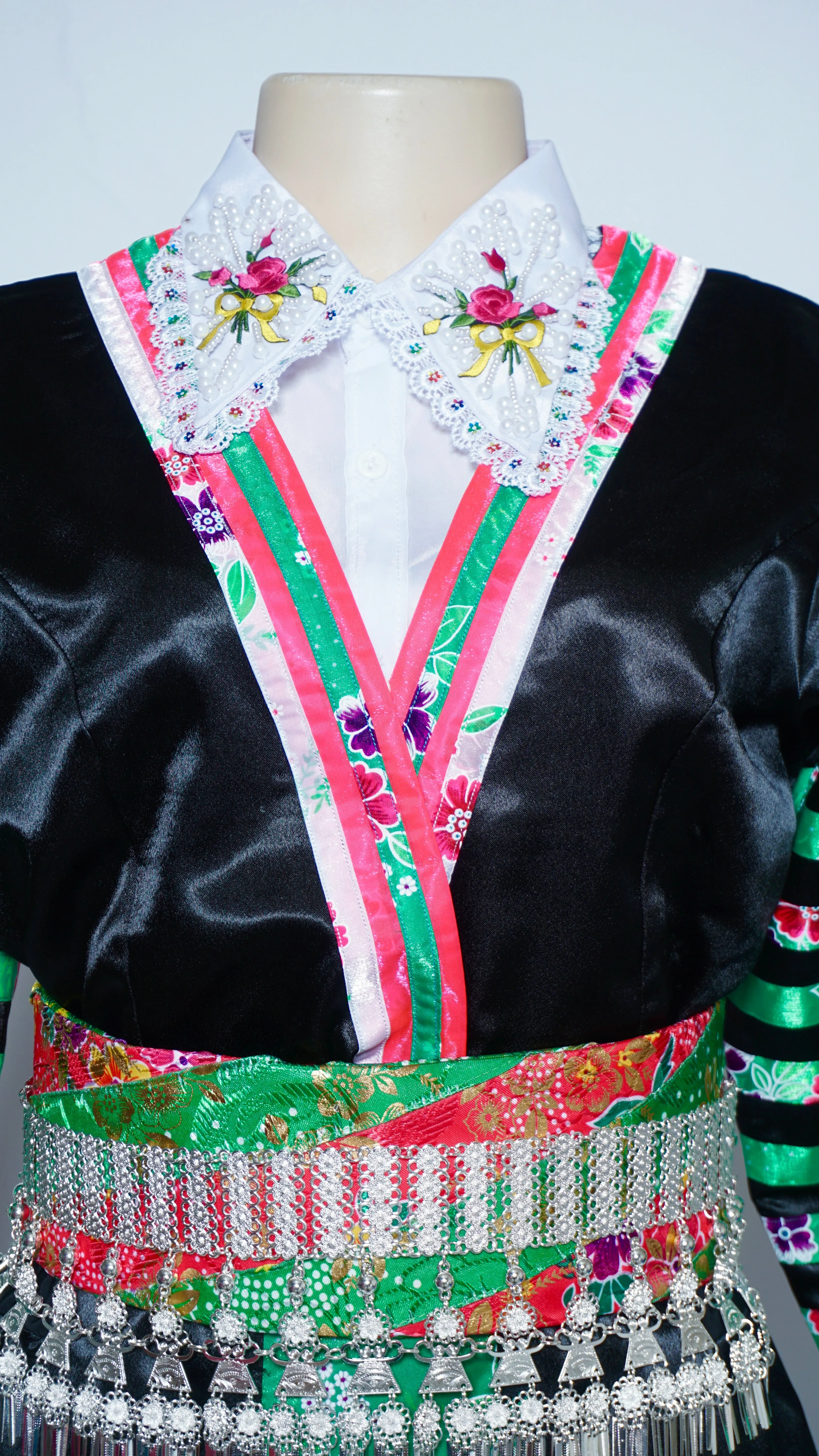 Hmong Txaij Green Floral Outfit (40")