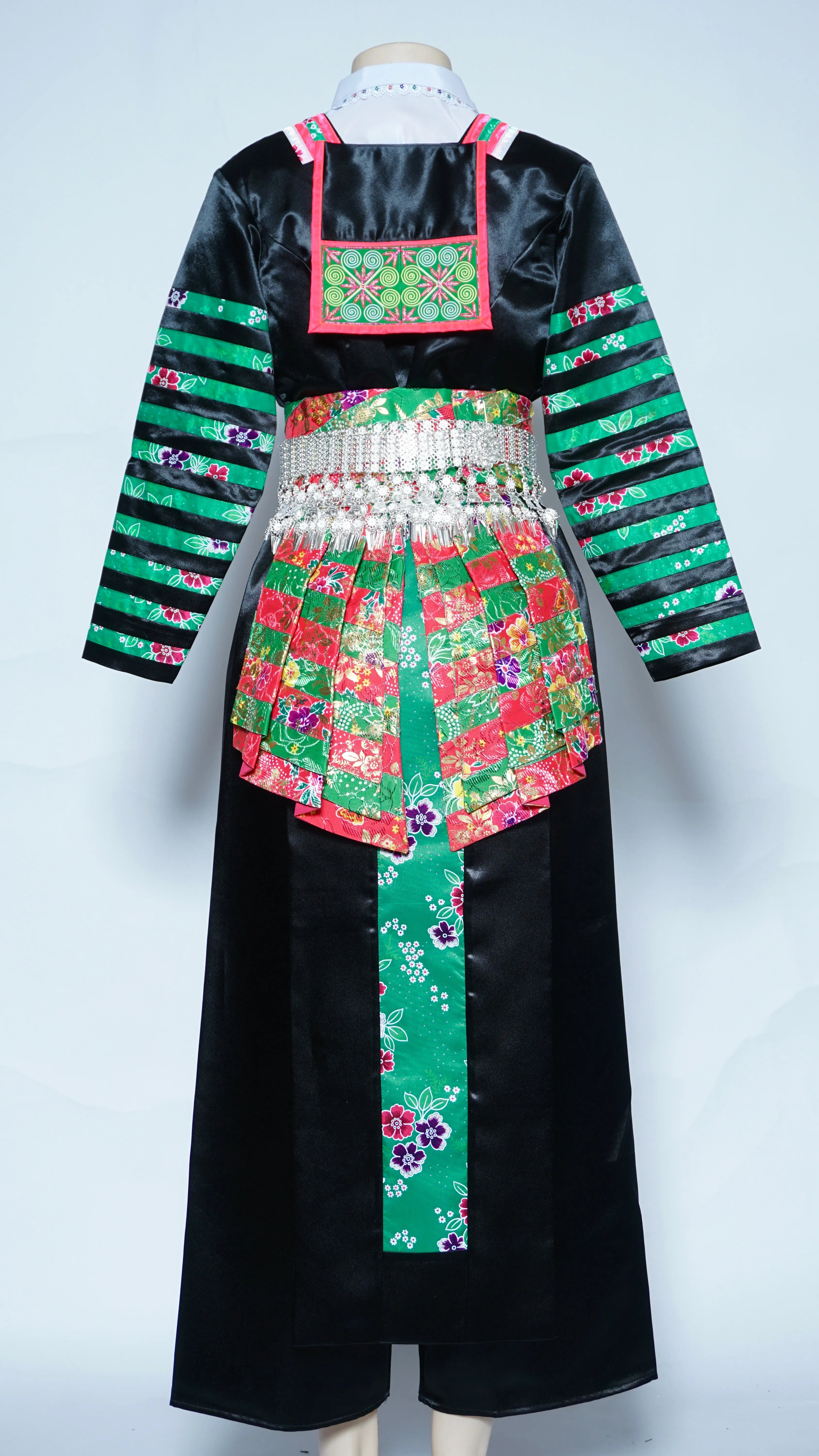 Hmong Txaij Green Floral Outfit (40")