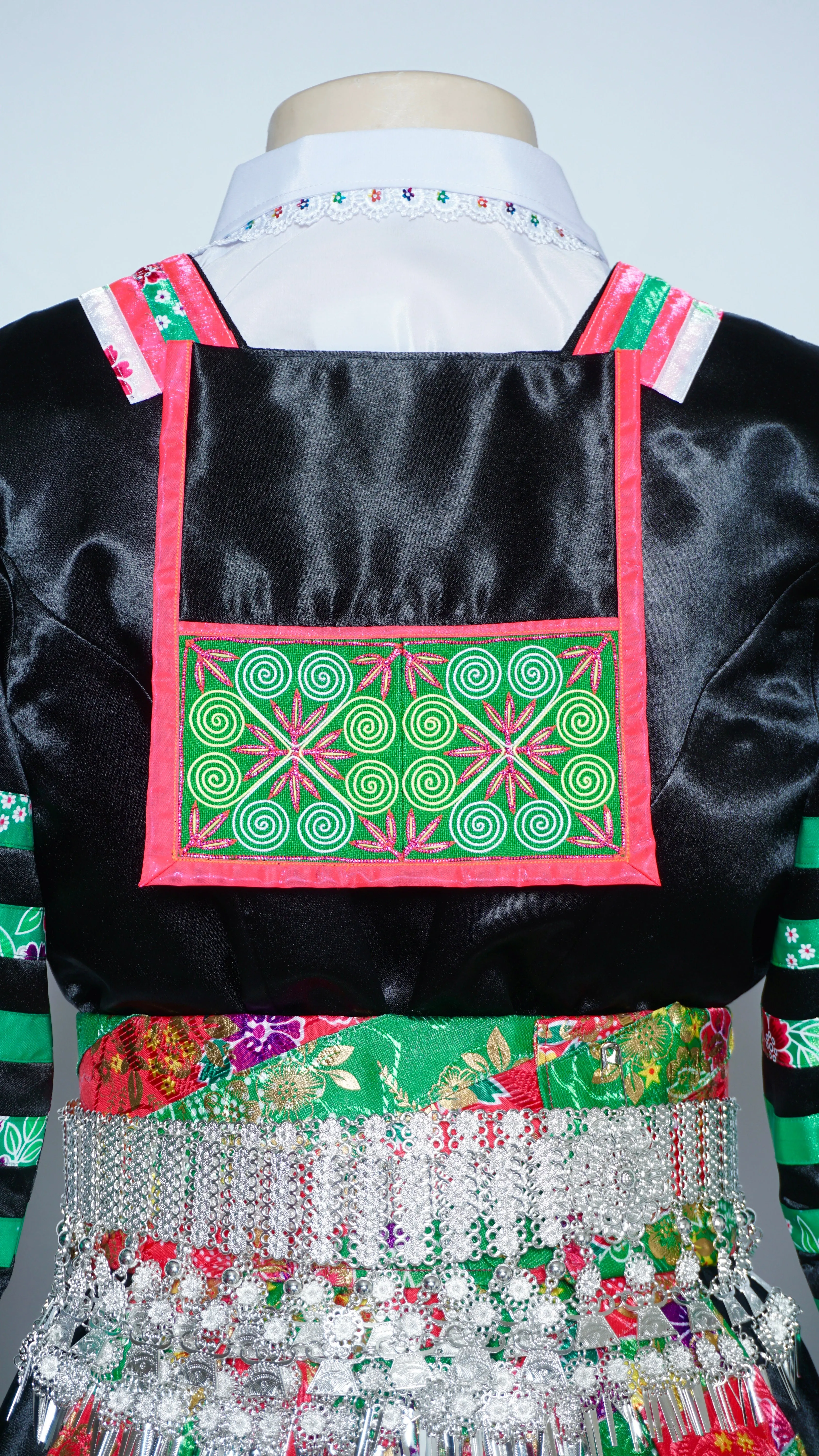 Hmong Txaij Green Floral Outfit (40")