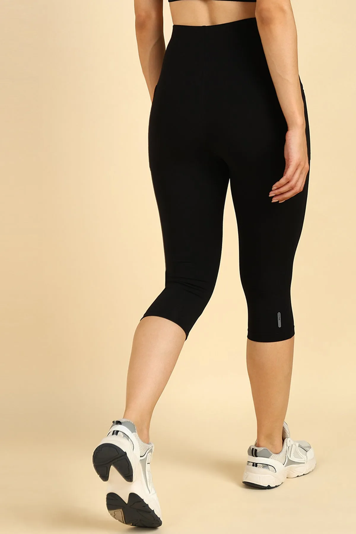 Ribbed Cotton Black Maternity Capri (Pregnancy & Postpartum)